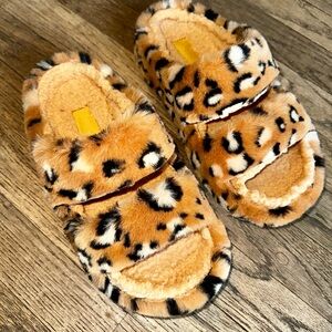Croc Fuzzy two strap Slides